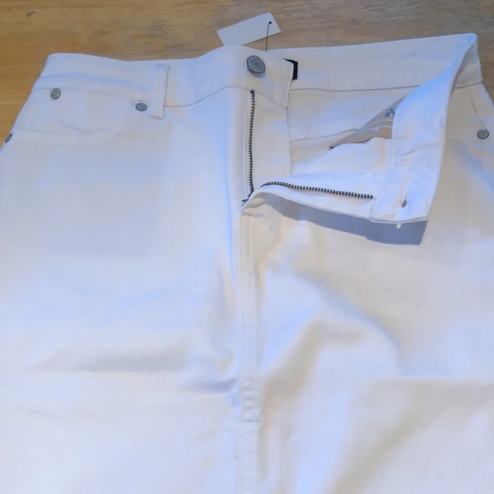 Talbots NWT white denim pencil skirt - Picture 3 of 7